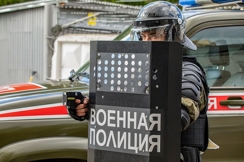 Trang bị của người lính quân cảnh đầy đủ công cụ hỗ trợ làm nhiệm vụ trấn áp an ninh khi cần.