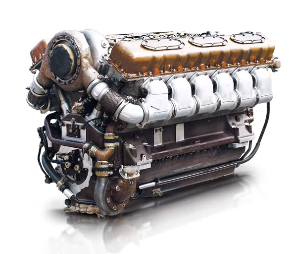 Lỗ hổng chính của T-90 là động cơ, nếu hoạt động ở nhiệt độ trên +34 độ, nó bắt đầu nhanh chóng mất năng lượng (theo một số ước tính, lên tới 30%), do năng lượng chính được dành cho việc làm mát. Một vấn đề khác nữa là việc thay thế động cơ T-90 có thể mất tới hai ngày; để so sánh, thay động cơ của xe tăng Leopard mất không quá 2 giờ. Ảnh: Động cơ V-92S2 của xe tăng T-90.