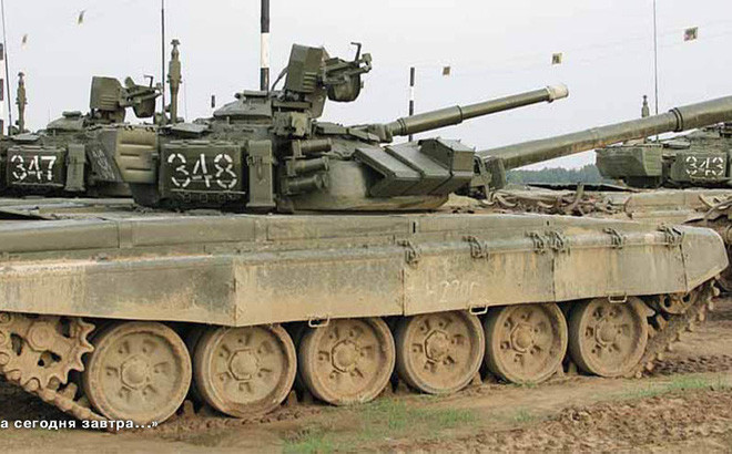 Cùng với không gian chật trội thì hệ thống treo của xe cũng ảnh hưởng đến độ chính xác của hỏa lực trên xe, hệ thống giảm xóc thủy lực hoạt động không như mong muốn, do vậy xe chạy không được êm ái, nhất là ở địa hình lồi lõm.