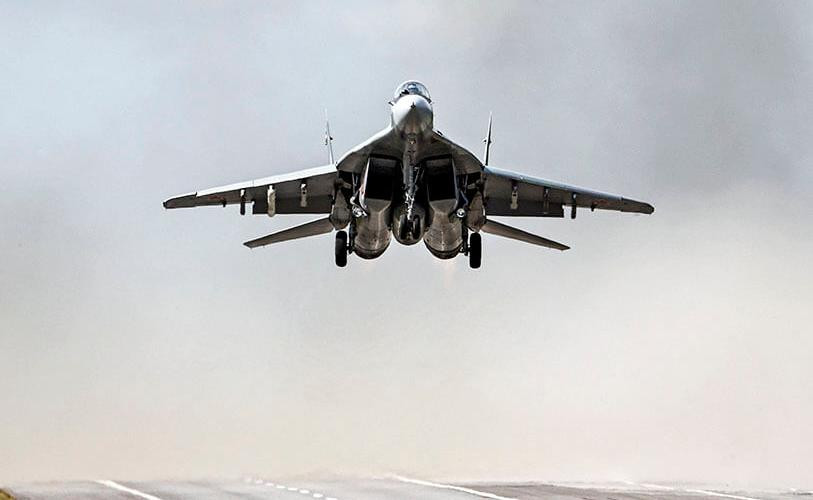 Có lẽ nhiều chuyên gia quân sự vẫn đánh giá thấp sức mạnh chiến đấu của MiG-29. Thực tế, MiG-29 là loại chiến đấu cơ thế hệ 4, quan trọng là lực lượng sử dụng nó, phát huy sức mạnh của nó như thế nào mà thôi. Ảnh: Tiêm kích MiG-29 của Syria - Nguồn: BQP Syria.