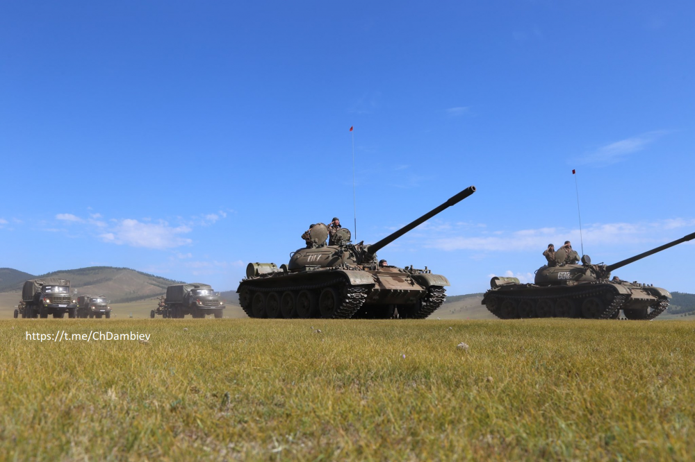 Đội hình xe tăng T-55. Ảnh: dambiev