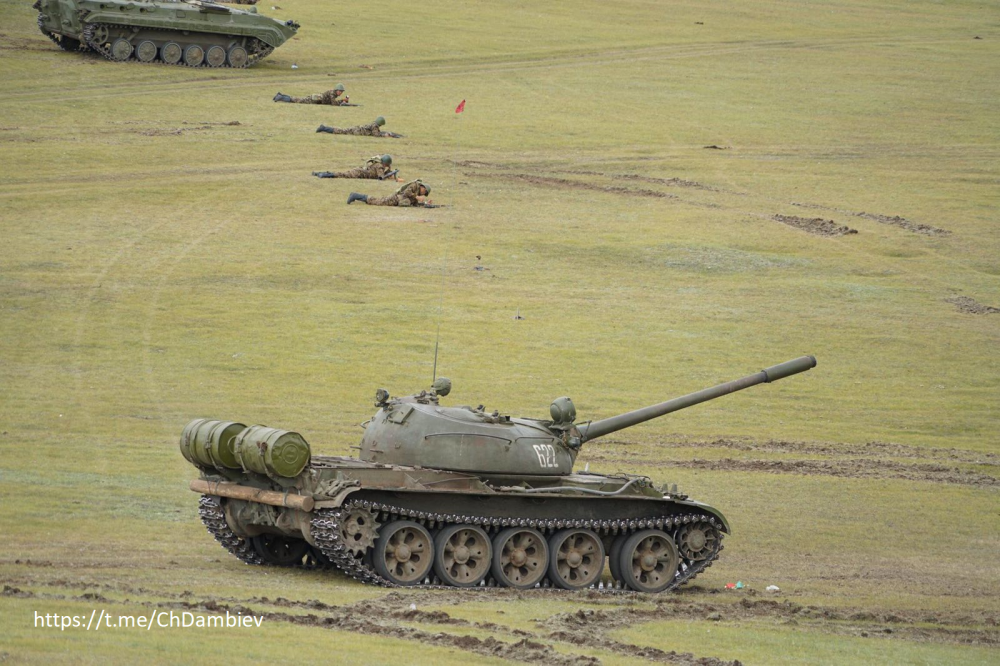 Hôm 20/8/2020, tại thao trường ở Orkhon, Lữ đoàn súng trường cơ giới 186 Mông Cổ đã tiến hành cuộc tập trận bắn đạn thật với sự tham dự, theo dõi của Thủ tướng U. Khurelsukh. Ảnh: dambiev