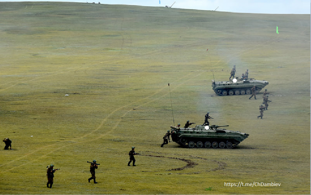 Đội hình lữ đoàn súng trường cơ giới 186. Ảnh: dambiev