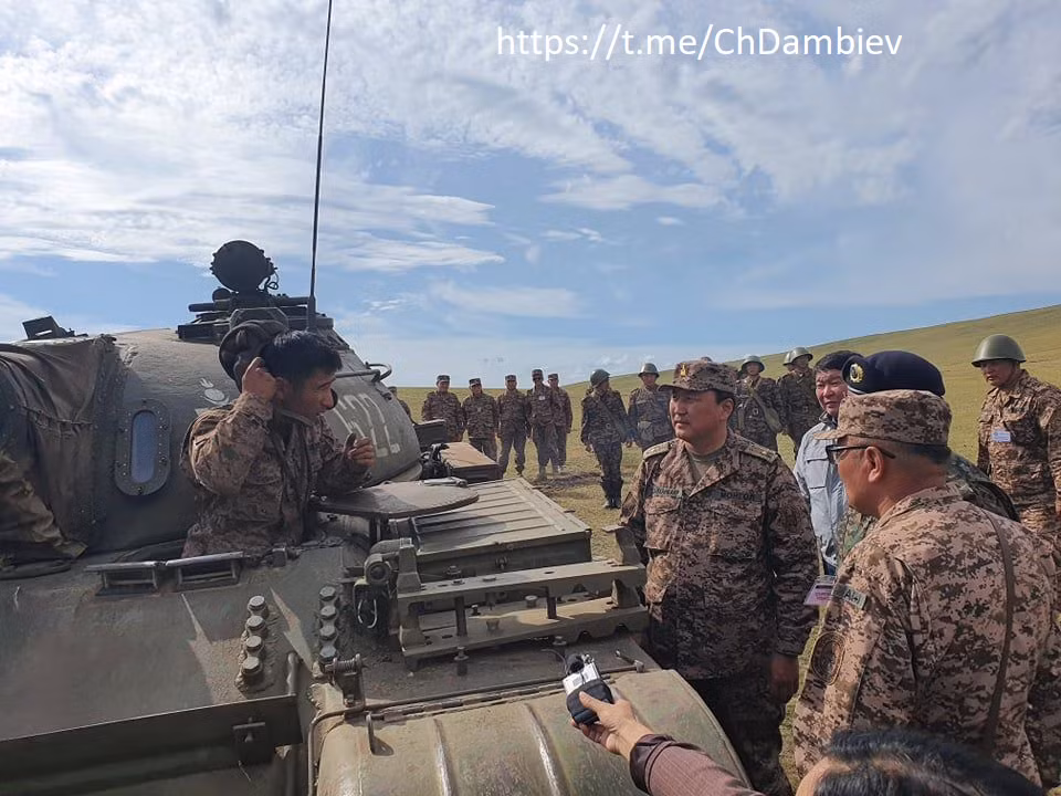 Trang bị của lữ đoàn cũng thuộc “hàng đỉnh” trong Quân đội Mông Cổ, tổ chức bài bản theo mô hình Liên Xô những năm 1960. Tuy nhiên, đó cũng là vấn đề khi hầu hết trang bị đều thuộc thế hệ cũ. Ảnh: dambiev