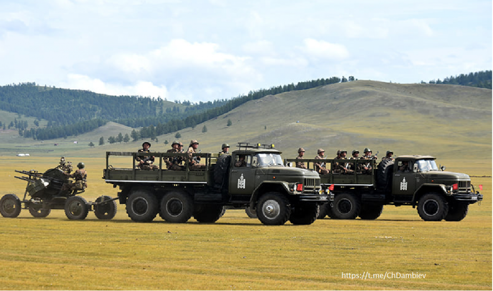 Súng máy phòng không hạng nặng ZPU-4 14,5mm đang được xe tải kéo. Ảnh: dambiev