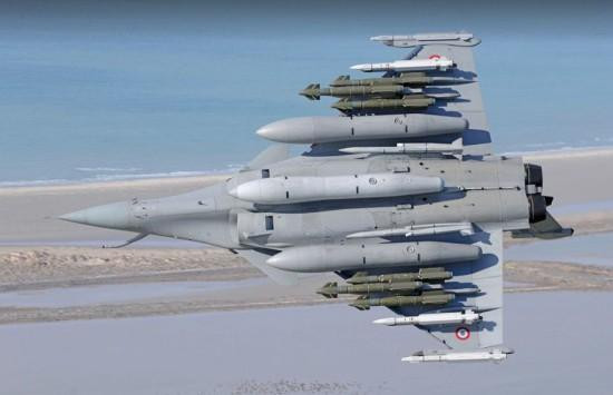 Với Rafale phiên bản F3, không chỉ có khả năng tấn công trên biển, trinh sát và tấn công mặt đất tuyệt vời; thậm chí còn có thể ném bom hạt nhân.