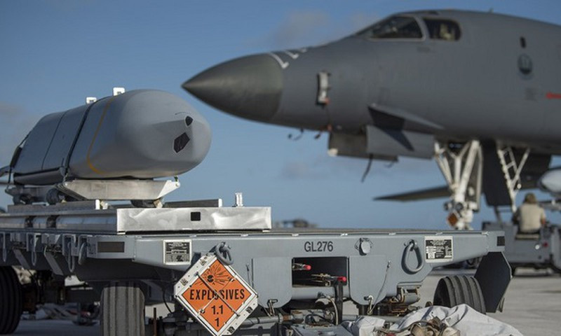 Các máy bay ném bom chiến lược B-1B của Mỹ, đã tiến hành diễn tập, phóng tên lửa chống hạm tầm xa AGM-158C, loại tên lửa chống hạm chủ yếu được sử dụng để phá hủy các tàu mặt nước lớn; trong khi đó, các tàu mặt nước lớn của hạm đội Biển Đen của Nga chủ yếu là các loại tàu tuần dương cũ từ thời Liên Xô.