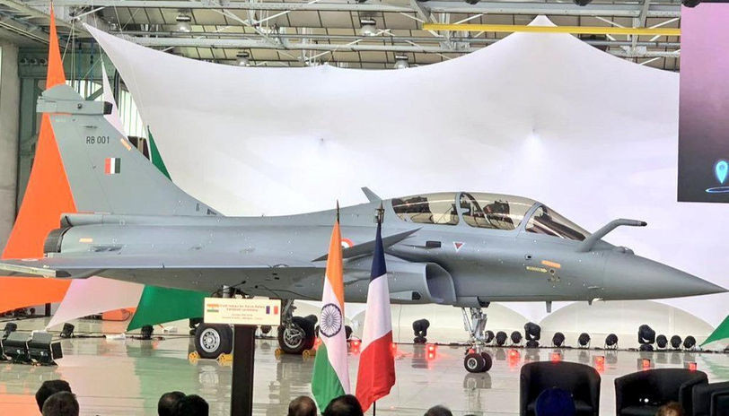 Mặc dù các máy bay chiến đấu MiG-29 của Không quân Ấn Độ đóng vai trò quan trọng trong việc tiến công các mục tiêu mặt đất trong Chiến tranh Kargil 1999, nhưng hiện nay Ấn Độ vẫn đang loay hoay lựa chọn máy bay chiến đấu tiên tiến hơn của phương Tây, hoặc tiếp tục sử dụng máy bay chiến đấu của Nga. Ảnh: Máy bay Rafale mới của Không quân Ấn Độ - Nguồn: Wikipedia. Video Trực thăng Thổ Nhĩ Kỳ bị bắn rơi ở Syria - Nguồn: VTC NOW