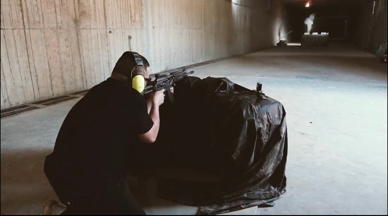 Dù cho STV-380 đã được lựa chọn thay thế súng bộ binh mới cho Quân đội Việt Nam, tuy nhiên STV-410 không phải đã hết hy vọng. Dù cho chắc chắn rằng chi phí sản xuất cho một khẩu STV-410 sẽ cao hơn STV-380, tuy nhiên với những ưu điểm nổi bật và tính năng hiện đại của nó, STV-410 vẫn có thể sản xuất số lượng vừa phải để trang bị cho những lực lượng tác chiến đặc biệt như Đặc công, Hải quân đánh bộ hay Trinh sát. Ảnh: Bắn thử nghiệm súng trường STV-380 tại nhà máy- Nguồn: QPVN.