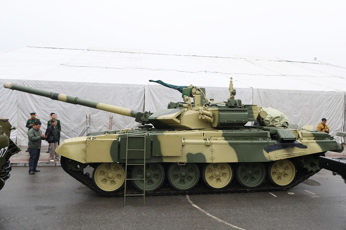  Được biết, đây cũng là lần đầu tiên bộ đội Tăng - thiết giáp Việt Nam có khả năng thực hiện phóng tên lửa chống tăng qua nòng pháo. Trước đó Việt Nam cũng có trong biên chế xe tăng chủ lực T-62 có khả năng này tuy nhiên phiên bản của Việt Nam lại không thể thực hiện được tính năng hay có thể là không có loại tên lửa chuyên dụng.
