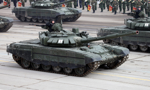 Liên Xô đã tiếp thu kinh nghiệm từ chiến trường Việt Nam, lắp đặt đại liên DShK trên xe tăng và các phương tiện chiến đấu khác và trở thành một trong những biểu tượng của sức mạnh quân sự Liên Xô. Ảnh: Xe tăng T-72B3 với súng máy phòng không NSVT (phiên bản cải tiến của DShKM) - Nguồn: Wikipedia.