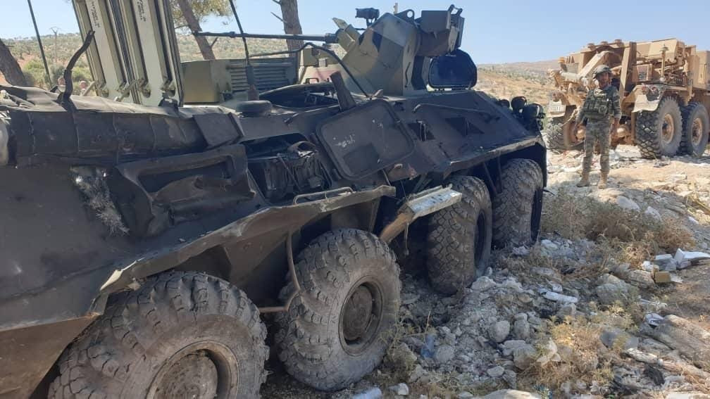 "Một cuộc tuần tra chung giữa binh sĩ Thổ Nhĩ Kỳ - Nga vừa hứng chịu một cuộc tấn công ở Syria. Có thông tin cho rằng ít nhất hai quân nhân Nga đã bị thương do cuộc tấn công này", nguồn tin InfoSMI cho hay.