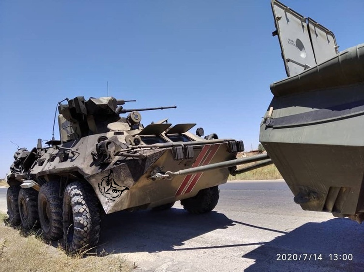 Nguồn tin không nói rõ chính xác thời điểm xảy ra vụ tấn công, nhưng đây không phải lần đầu tiên quân khủng bố tấn công quân đội Nga, và hơn nữa tình hình có lẽ còn trầm trọng hơn do Thổ Nhĩ Kỳ không thực hiện các thỏa thuận đã ký kết trước đây với Nga về việc giảm leo thang căng thẳng tại tỉnh Idlib.