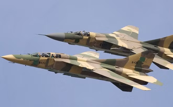 Các loại chiến đấu cơ MiG-23 và Su-22 của LNA, ngoài việc thực hiện các vụ ném bom thông thường, các loại máy bay chiến đấu trên có thể sử dụng một số loại tên lửa không đối đất có điều khiển, gây thiệt hại nghiêm trọng cho lực lượng GNA.
