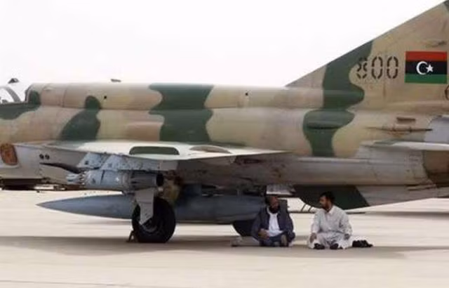 Quân đội Quốc gia Libya được UAE và Nga hỗ trợ, ngoài máy bay không người lái "Pterizard" do UAE cung cấp, còn có nhiều máy bay chiến đấu cũ do Liên Xô sản xuất, bao gồm máy bay chiến đấu MiG-23 và Su-22.