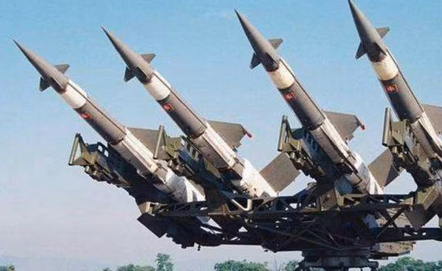  Hệ thống SAM-3 là hệ thống tên lửa đất đối không của Liên Xô, được triển khai lần đầu vào khoảng thời gian 1961-1964; hiện đã rất cũ, nhưng vẫn đủ sức hạ các vật thể bay ở cự ly đến 35 km, chiều cao là 18 km; các loại máy bay của Quân đội Quốc gia Libya không đủ để vượt qua sự đánh chặn của hệ thống phòng không cũ này.