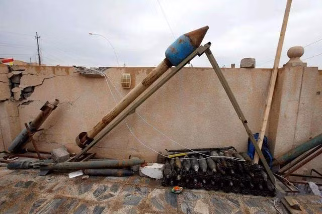 Với tất cả những ưu điểm trên cũng chưa đủ, Type 63 còn dễ chế tạo trong điều kiện chiến tranh; về mặt lý thuyết nó được sử dụng với nhiều ống phóng, nhưng các phương pháp phóng khác cũng có thể được áp dụng, theo điều kiện chiến trường cụ thể, và thậm chí, một viên đạn có thể được đặt trực tiếp trên mặt đất, và khai hỏa kiểu "đốt đít", như súng thần công thế kỷ 17.