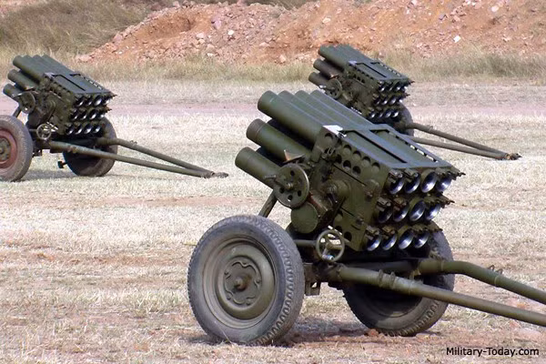 Một đặc sản tự chế của khu vực Trung Đông không thể thiếu trong các cuộc tập kích, đó là bệ phóng đạn phản lực 107mm; nguyên bản đây là loại pháo phản lực Type 63 do Trung Quốc sản xuất từ năm 1963; được sử dụng rộng rãi nhất trong Lục quân Trung Quốc cho tới tận cuối thập niên 80.