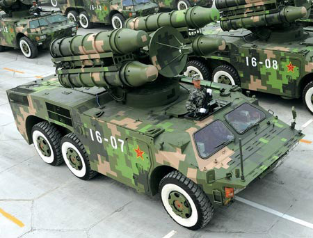 Trong tương lai, phòng không dã chiến của Quân đội Trung Quốc sẽ coi tên lửa là vũ khí chính. Hiện nay, hệ thống phòng không của lữ đoàn hợp thành hạng trung của Lục quân Trung Quốc vẫn còn yếu, đó là sử dụng pháo cao xạ tự hành kết hợp tên lửa phòng không vác vai và không sử dụng khung gầm thiết giáp bánh lốp. Ảnh: Tên lửa phòng không tầm thấp Hồng Kỳ 7 (HQ-7) của Trung Quốc "sao chép" từ tổ hợp Crotale của Pháp - Nguồn: Wikipedia.