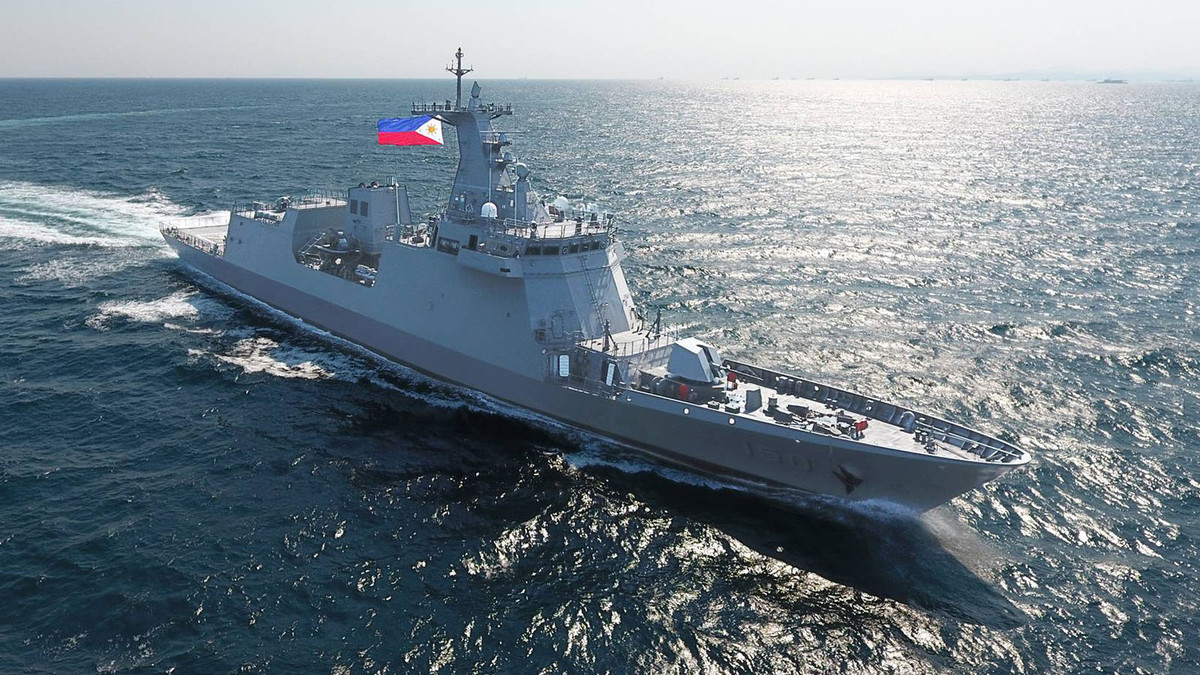 Tàu khu trục FF-150 có một sàn đáp máy bay trực thăng và nhà chứa máy bay để hỗ trợ một máy bay trực thăng hải quân hạng trung đến 12 tấn. Đây có thể sẽ là một trong hai loại máy bay trực thăng hải quân Leonardo AW159 mà Philippines mới mua gần đây. Thủy thủ đoàn trên tàu là 100 sĩ quan và thủy thủ.