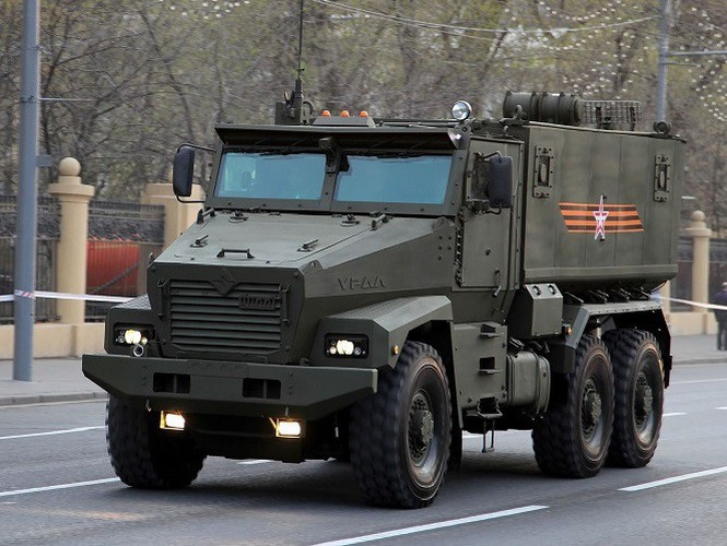 Xe có thể được trang bị bệ súng máy tự động 7.62mm điều khiển từ xa hoặc súng máy hạng nặng KPV 14.5mm tùy vào nhiệm vụ.