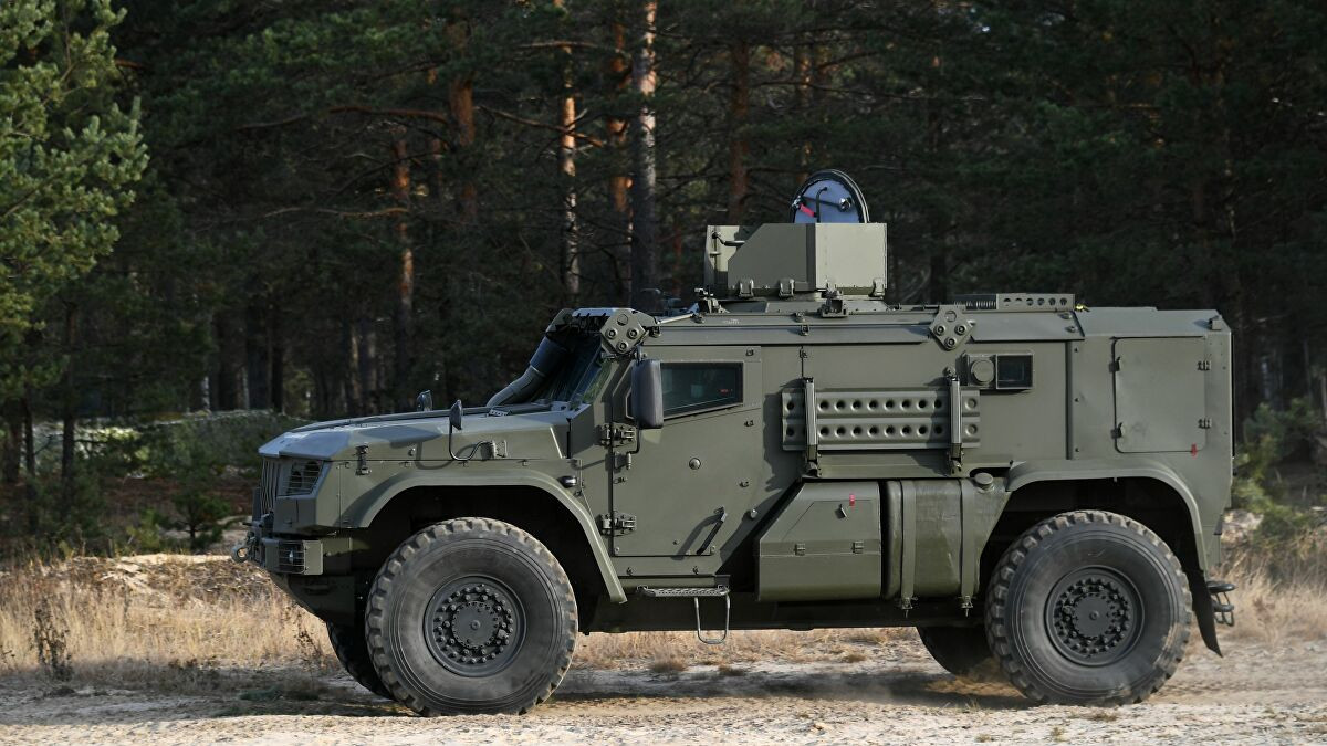 Phiên bản Typhoon-VDV ( kí hiệu K4386 ) là sản phẩm mới nhất được phát triển bởi công ty Kamaz. Typhoon-VDV được biên chế cho lực lượng đổ bộ đường không Nga, là một biến thể có tính cơ động cao và khối lượng nhẹ hơn những phiên bản Typhoon khác. Ảnh: Xe bọc thép Typhoon-VDV