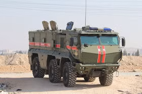 Quân đội Nga đã đưa vào trang bị 3 biến thể của xe bọc thép Typhoon bao gồm: Typhoon-U, Typhoon-K, Typhoon-VDV và biến thể Typhoon MRAP nhưng chưa đưa vào trang bị. Ảnh: Xe bọc thép Typhoon-K của lực lượng kiểm soát quân sự quân đội Nga (MP)