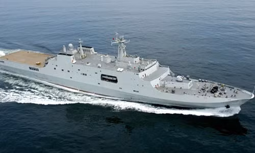 Phối hợp với tàu vận tải đổ bộ Type 071 LPD, là các tàu đổ bộ Type 071 LPD với số lượng nhiều hơn. Type 071 LPD có thể chở 800 binh sĩ, 4 máy bay trực thăng và nhiều xe tiến công đổ bộ loại nhỏ, với vận tốc 25 hải lý/giờ, tạo cho Hải quân Trung Quốc khả năng tiến công đổ bộ chưa bao giờ có được trong lịch sử từ khi thành lập. Hiện nay Trung Quốc có kế hoạch đóng 8 tàu vận tải đổ bộ Type 071 LPD, tính đến tháng 1/2019 đã đưa vào trang bị 6 tàu.