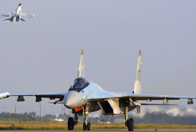 Đầu tiên là máy bay tiêm kích Su-35 mà Trung Quốc mới mua của Nga; đây là loại máy bay chiếm ưu thế trên không chủ lực trong trang bị của Không quân Trung Quốc, hiện Trung Quốc đã có 24 chiếc trong biên chế, tạo ra khả năng tiến hành chiến dịch không kích tầm xa tấn công Đài Loan, hoặc bất kỳ kẻ thù nào khác.