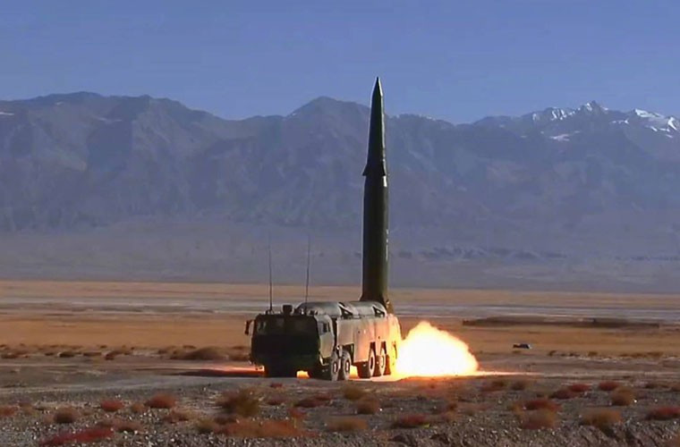 Tên lửa sát thương lớn nhất trong kho vũ khí của Quân đội Trung Quốc, theo quan điểm của Đài Loan, là tên lửa đạn đạo Đông phong 16 (DF-16). Tầm bắn của tên lửa DF-16 là 1.000 km, mang đầu đạn khối lượng 1.500 kg, sai số xác suất theo đường tròn là 10 m. DF-16 cũng được đánh giá là loại tên lửa đạn đạo khó có thể bị đánh chặn bởi các hệ thống phòng thủ tên lửa.