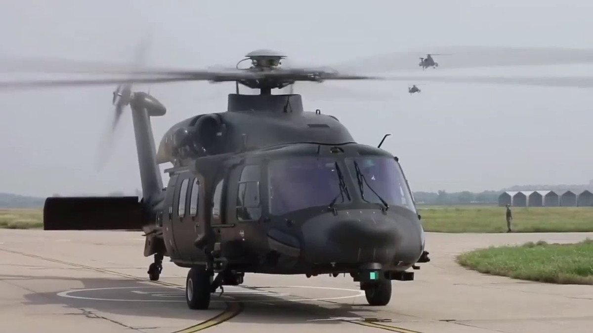 Gần đây, truyền thông Trung Quốc liên tục đăng tin và hình ảnh về việc Hải quân Trung Quốc (PLAN) đang tiến hành thử nghiệm loại máy bay trực thăng hải quân với tên gọi Z-20F, một phiên bản mới của dòng trực thăng đa nhiệm hạng trung Z-20 do Tập đoàn Công nghiệp Máy bay Cáp Nhĩ Tân sản xuất, trên tàu khu trục mang tên lửa Type 055 Nanchang. Ảnh: Trực thăng Z-20F - Nguồn: Sina.