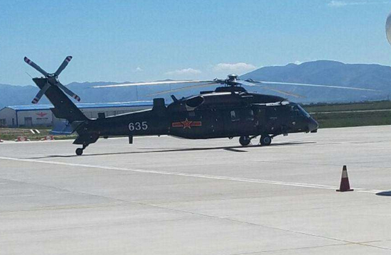 Đối với Trung Quốc, trực thăng AR500 có thể được coi là bước tiến lớn trong việc chế tạo phương tiện bay không người lái. Do lợi thế về kích thước nhỏ, chi phí thấp và khó bị phát hiện, trực thăng không người lái có thể thực hiện nhiều nhiệm vụ tương đối khẩn cấp, khó khăn và nguy hiểm, nhất là trong lĩnh vực quân sự. Ảnh: Trực thăng Z-20 cũng được cho là hoạt động tốt ở cao nguyên Tây Tạng.