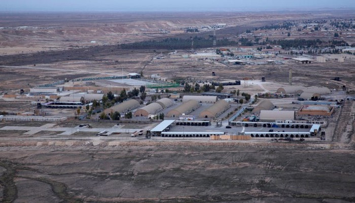 Iran đã chứng minh khả năng tên lửa đạn đạo của mình vào tháng Giêng trong cuộc tấn công trả đũa sau cái chết của tướng Soleimani vào căn cứ quân sự Al-Asad của Mỹ tại Iraq. Ảnh: Căn cứ Al-Asad của Mỹ ở Iraq hôm 29/12/2019 – Nguồn: AP/CNBC.