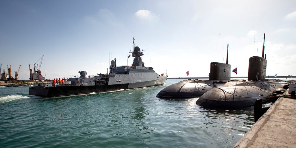 Lý do chính tại sao Nga can thiệp vào Syria và cứu chế độ của Tổng thống Bashar vẫn là vì lợi ích quốc gia. Ngoài ra, ngay khi Tổng thống Assad cha đang nắm quyền, Syria đã ký nhiều thỏa thuận quân sự, kinh tế, chính trị với Liên Xô, trong đó có cho Liên Xô thuê quân cảng Tartus.