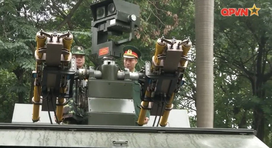 Trong tình hình mới, nhằm đáp ứng nhu cầu của chiến tranh hiện đại, Việt Nam đã tự nghiên cứu chế tạo hệ thống phòng không tự hành sử dụng các tên lửa A-72 với mục đích tạo ưu thế trên chiến trường, bảo vệ đội hình bộ binh trước máy bay bay thấp. Ảnh: Hệ thống phòng không tự hành do Việt Nam chế tạo. Nguồn: QPVN 