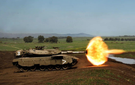 Hiện nay Sư đoàn thiết giáp Số 4 là đơn vị mạnh nhất của Quân đội chính phủ Syria; mặc dù phía Israel, họ được trang bị xe tăng chiến đấu chủ lực Merkava, nhưng khi phải đối mặt với các loại xe tăng hiện đại như T-72B1 và T-90A, những chiếc Merkava cũng khó có cơ hội chiến thắng. Ảnh: Xe tăng Merkava của Israel.