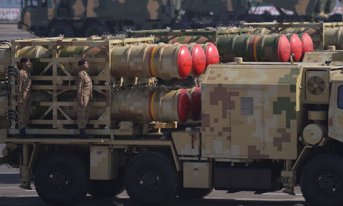 Và một khi các máy bay không người lái đắt tiền này bị bắn hạ (như Iran đã làm), thì điều đó là không thể chấp nhận được về mặt tài chính và quân sự đối với Ấn Độ. Ảnh: Tổ hợp phòng không LY-80 trong cuộc duyệt binh của Pakistan năm 2017 - Nguồn: Twitter.