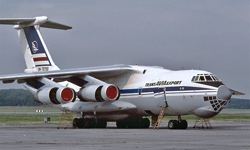 Vậy không quân Việt Nam có thực sự cần một mẫu máy bay vận tải hạng nặng có sức chi viện lớn giống như Il-76 hay không ? Ảnh: Một chiếc Il-76 được sử dụng với mục đích dân sự.