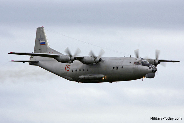 Trước đây Việt Nam đã từng tuyển chọn các cán bộ chiến sĩ để chuẩn bị cho sang Liên Xô học chuyển loại máy bay vận tải hạng trung An-12 trong giai đoạn 1979-1980 tuy nhiên sau đó vì một số lí do mà sự việc đã không thành. Kể từ đó không quân Việt Nam vẫn chỉ sử dụng các máy bay vận tải hạng nhẹ An-26 và một số ít máy bay vận tải hạng trung C-130 chiến lợi phẩm từ Mỹ. Ảnh: Máy bay vận tải An-12