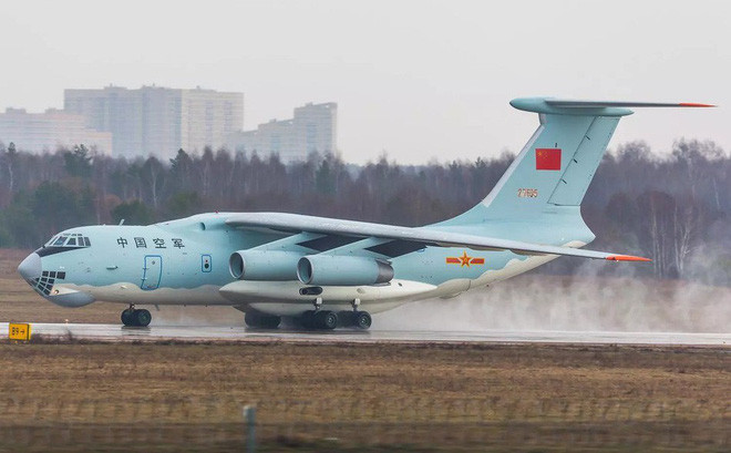 Trả lời là hiện nay các điều kiện thực tế vẫn chưa cho phép Việt Nam cũng như chưa cần thiết để Việt Nam đưa vào sử dụng một mẫu máy bay vận tải hạng nặng như vậy. Ảnh: Một máy bay vận tải Il-76 của không quân Trung Quốc.