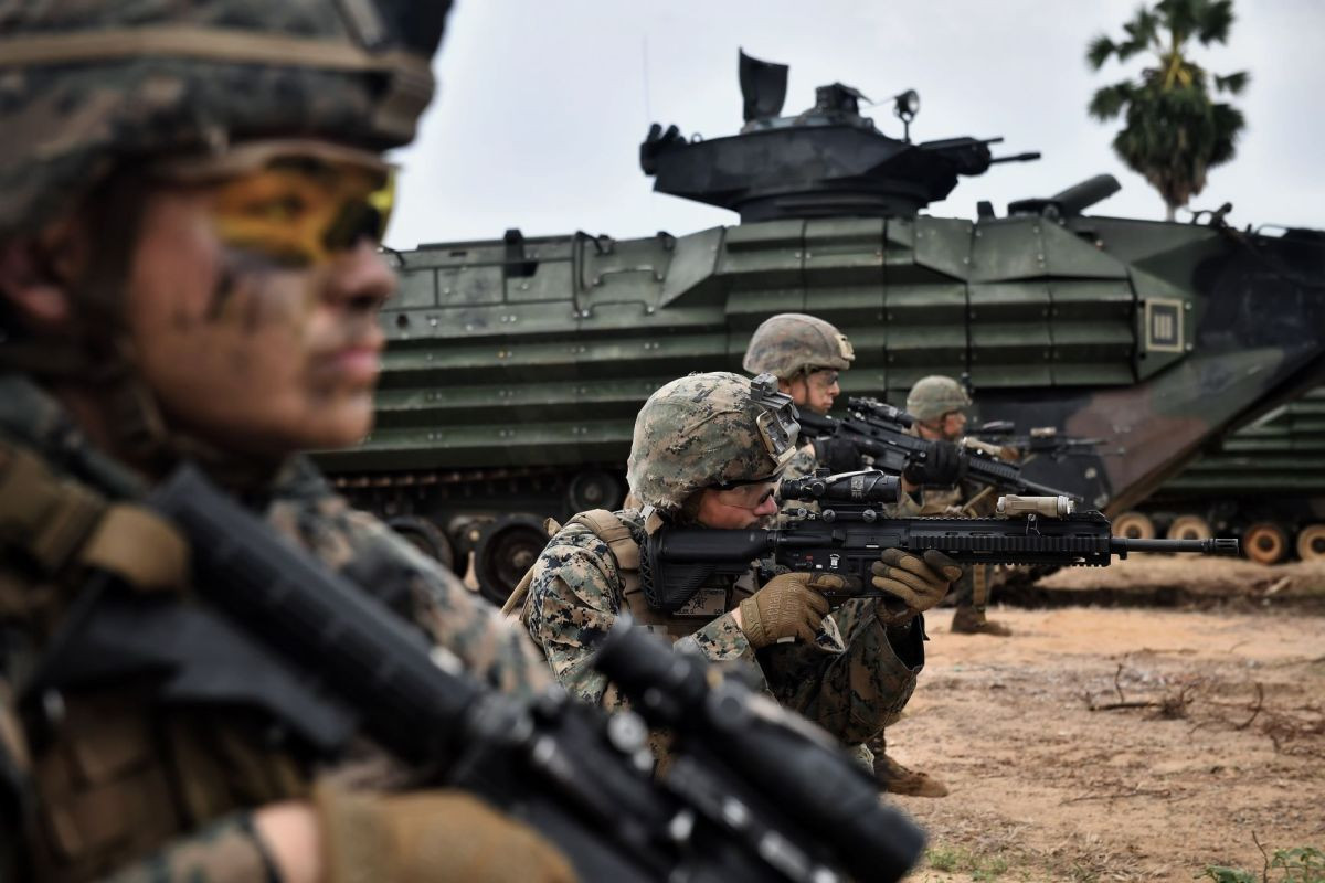 Lãnh đạo TQLC cho biết, kế hoạch nhằm xây dựng lực lượng Thủy quân lục chiến tinh, gọn, có tính cơ động cao, đáp ứng yêu cầu của cuộc chiến tranh tương lai; đặc biệt là các hoạt động đổ bộ đánh chiếm đầu cầu và bảo vệ các điểm nóng dọc bờ biển. Ảnh: TQLC Mỹ luyện tập đánh chiếm cầu đổ bộ - Nguồn: TQLC Mỹ