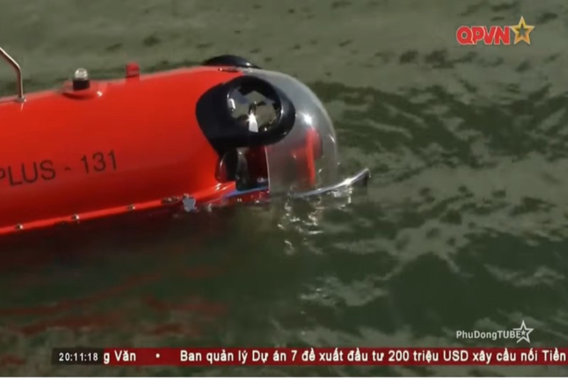 Trang bị chuyên dụng của Pluto Plus bao gồm camera kỹ thuật số cùng với ba thiết bị sonar để xác định và phát hiện các đối tượng nằm dưới độ sâu 300 m, biến thể nâng cấp của Pluto Plus có tên gọi Pluto Gigas còn mở rộng được độ sâu làm việc xuống 600 m. Ảnh: QPVN