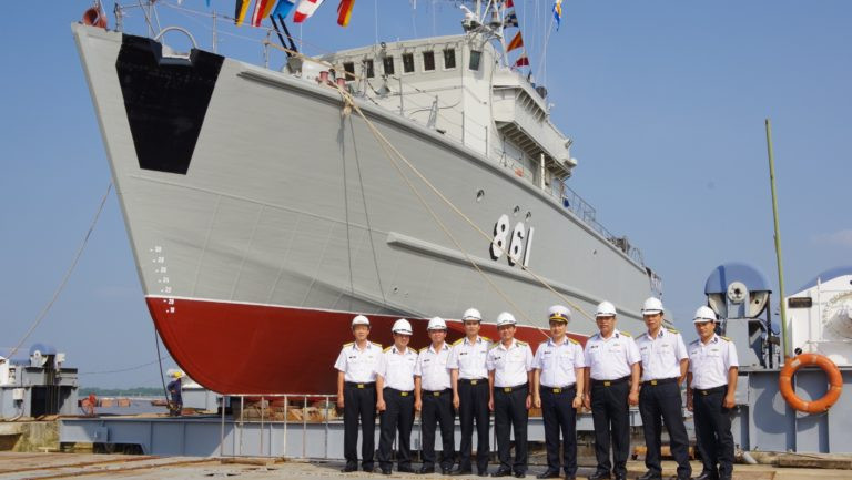 Ngoài các tàu đề án 266, hiện Việt Nam còn có trong trang bị 2 trục lôi hạm khác gồm các tàu 86x đề án 1265 Yakhont và đề án 1258 Korund. Theo mạng Russianships, Liên Xô chuyển giao cho Việt Nam 4 tàu đề án 1265 trong giai đoạn 1985-1990. Các tàu có lượng giãn nước toàn tải 460 tấn, dài 49m, tốc độ 14 hải lý/h, trang bị nhiều loại khí tài rà phá bom mìn như GTK-2, AT-6, PEMT-4. Ảnh: X51