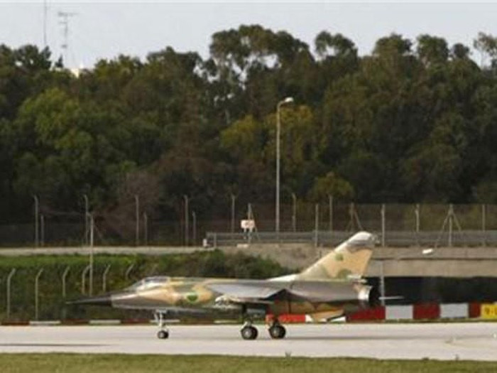 Việc Quân đội Quốc gia Libya để mất căn cứ không quân Al-Vatiya làm thay đổi cục diện chiến trường, không có lợi cho Tướng Haftar; vì căn cứ Al-Vatiya nằm cách biên giới với Tunisia chỉ 25 km, và có tầm quan trọng chiến lược, đối với các khu vực phía tây và trung tâm của Libya.