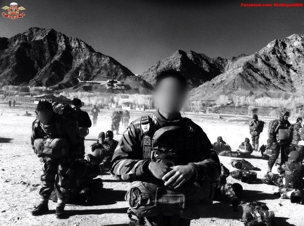  Mới đây, theo nguồn tin cho biết, Ấn Độ đã triển khai những đơn vị chiến đấu sơn cước thiện chiến nhất đến khu vực Ladark đang tranh chấp với Trung Quốc. Đây được cho là động thái sẵn sàng đáp trả sau tổn thất 20 nhân mạng trong vụ ẩu đả tối 15/6 vừa qua giữa binh sĩ Ấn - Trung của Ấn Độ. Những binh sĩ này đặc biệt có sức khỏe tốt, kỹ năng chiến đấu cao, có khả năng chịu được điều kiện khắc nghiệt và cực kỳ thông thạo địa hình. Ảnh: Binh sĩ tác chiến sơn cước của Ấn Độ chuẩn bị làm nhiệm vụ. 