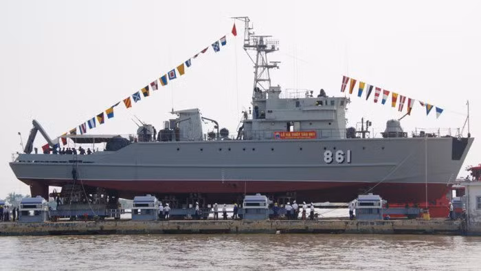 Từ giai đoạn 1987-1990, Liên Xô đã viện trợ cho ta 4 chiếc được đánh số lần lượt là 861,862,863,864 và đây cũng là những tàu chiến cuối cùng mà phía Liên Xô viện trợ. Đặc biệt, chiếc HQ-861 đã từng tham gia chiến dịch CQ-88 bảo vệ chủ quyền quần đảo Trường Sa. Ảnh: Tàu 861 - tàu Sonya đầu tiên Việt Nam tiếp nhận hoàn thành quá trình đại tu.
