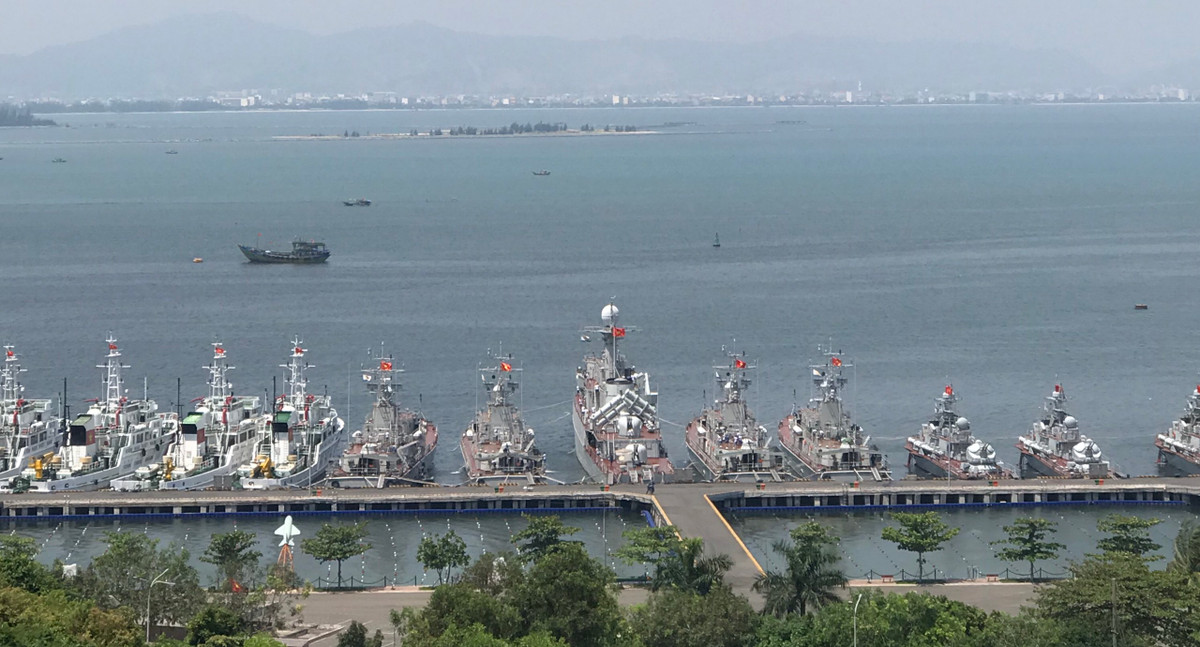 Nhìn chung đội tàu quét mìn của Việt Nam hiện nay vượt trội hoàn toàn trong khu vực bởi chỉ những nước có hải quân thực sự phát triển mới sở hữu các đội tàu này. Hy vọng trong tình hình mới, các cấp tiếp tục quan tâm, đầu tư các loại tàu quét mìn hiện đại hơn, giúp cán bộ chiến sĩ yên tâm, tạo điều kiện tốt để các đồng chí hoàn thành xuất sắc nhiệm vụ được cấp trên giao. Ảnh: Hùng Dũng.