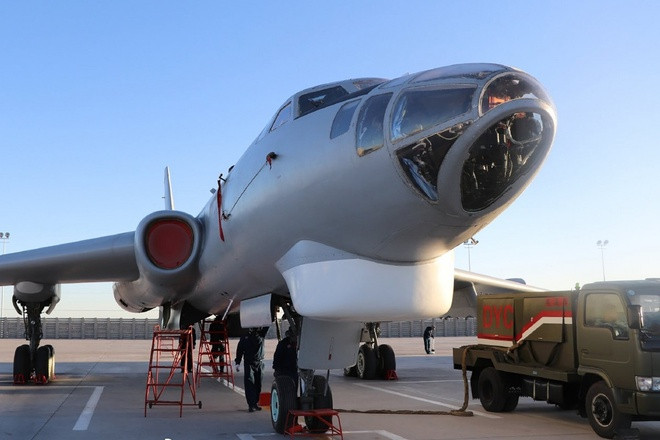 Theo tạp chí Military Watch của Mỹ, Trung Quốc hiện đang triển khai hơn 270 oanh tạc cơ H-6 trên khắp lãnh thổ nước này, phần lớn trong số đó bố trí gần bờ biển phía đông Trung Quốc. Ảnh: Máy bay ném bom H-6H của Trung Quốc tại căn cứ được cho là ở Tây Tạng - Nguồn: Weibo.