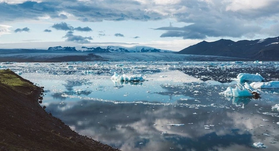 Mới đây, các nhà khoa học đã phát hiện một chủng virus "thây ma" trong tình trạng bị đông lạnh suốt 48.500 năm trong lớp đất của một hồ ngầm, được bao phủ bởi băng vĩnh cửu ở hoang mạc lạnh giá Siberia của Nga.