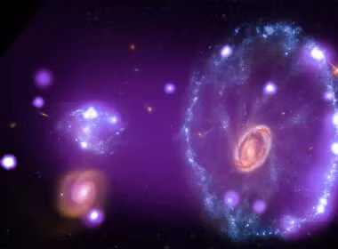 Nó đã nuốt tất cả các thiên hà xung quanh, tạo nên một vật thể hợp nhất to lớn và mạnh mẽ. Thứ các nhà khoa học quan sát được là giai đoạn cuối của một cuộc hợp nhất.